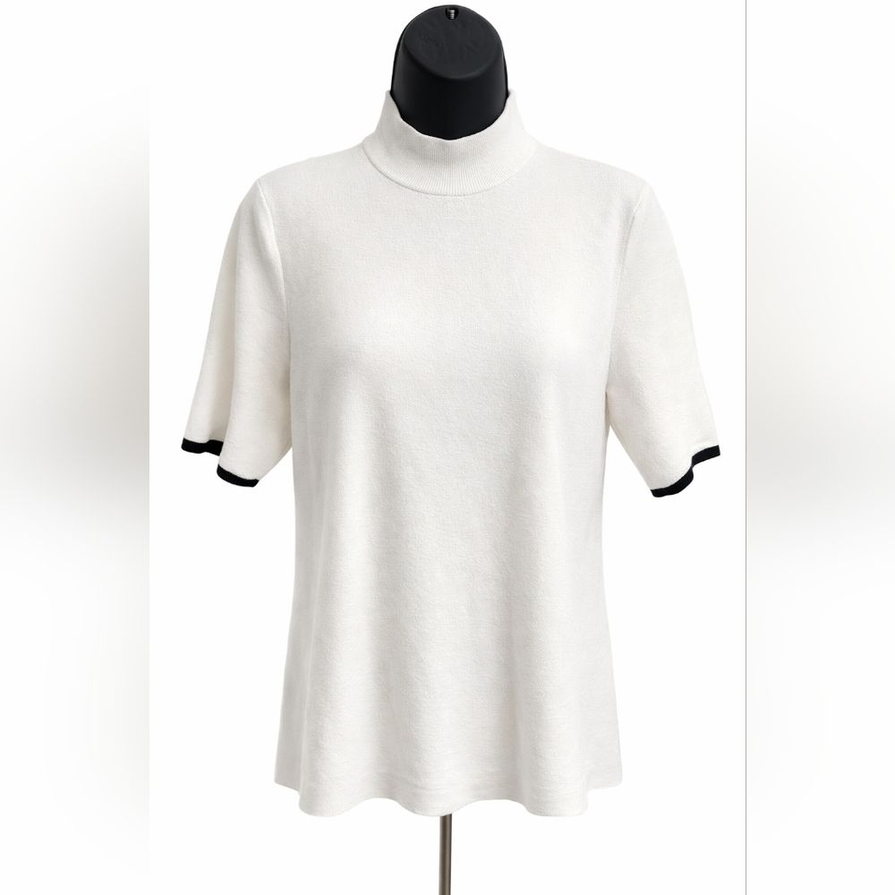 Feb- Moth Elegant White Women's Short Sleeve Sweatwr
